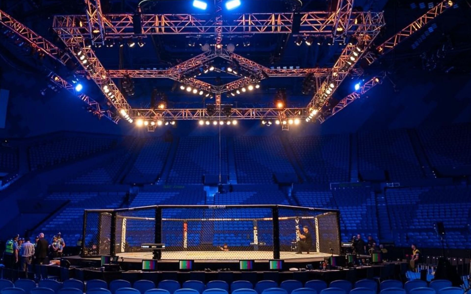 A picture of the famed UFC octagon 