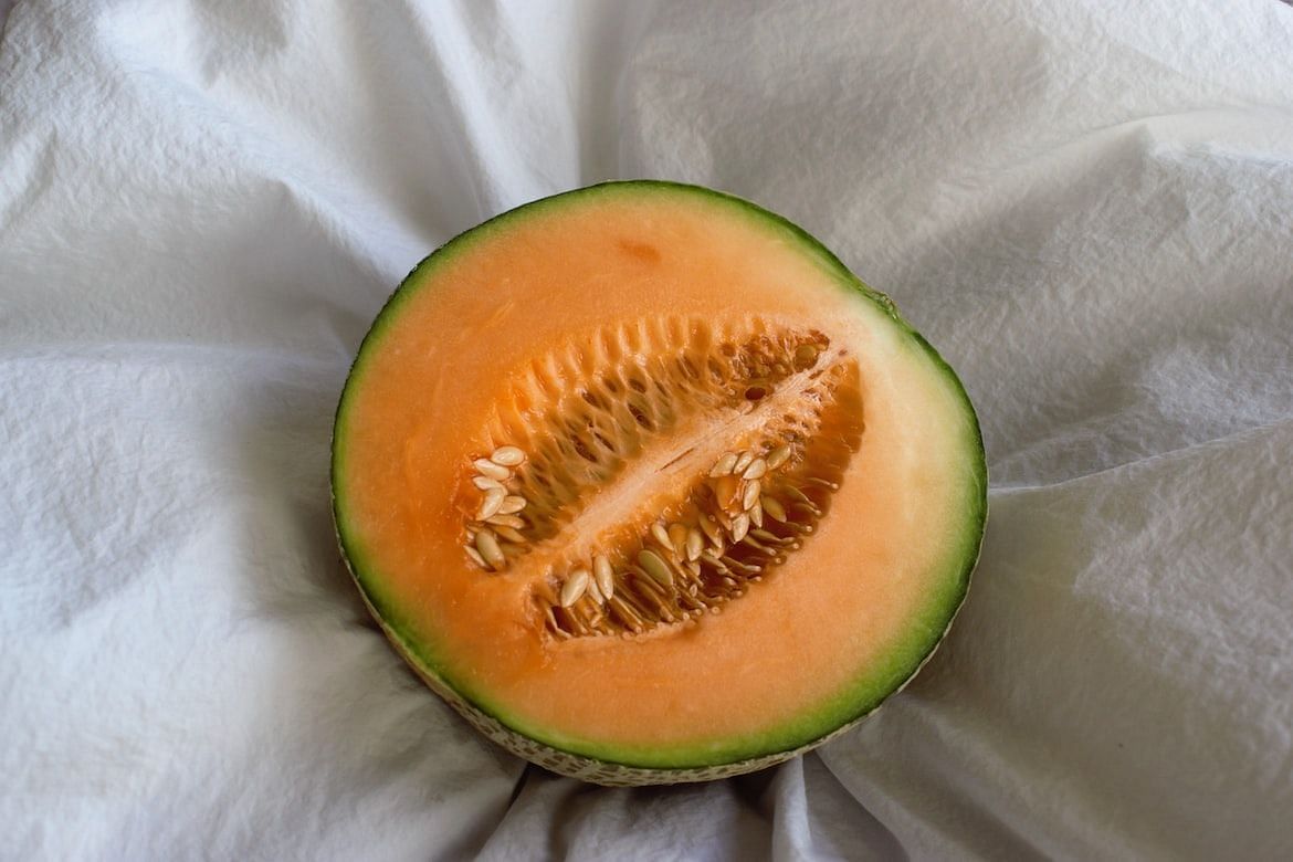a comprehensive guide to eating calories in cantaloupe (Martin Moore/ Unsplash)
