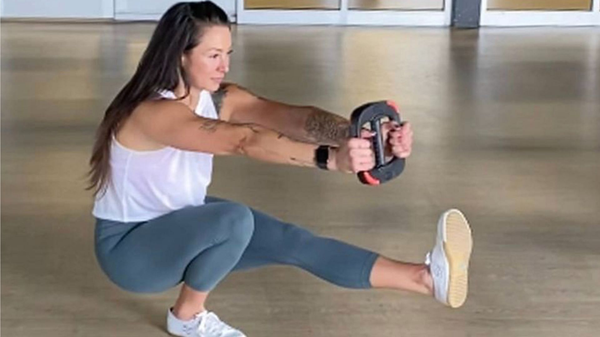 Pistol squats improve muscle imbalance. (Photo via Instagram/thegirlsgonestrong)