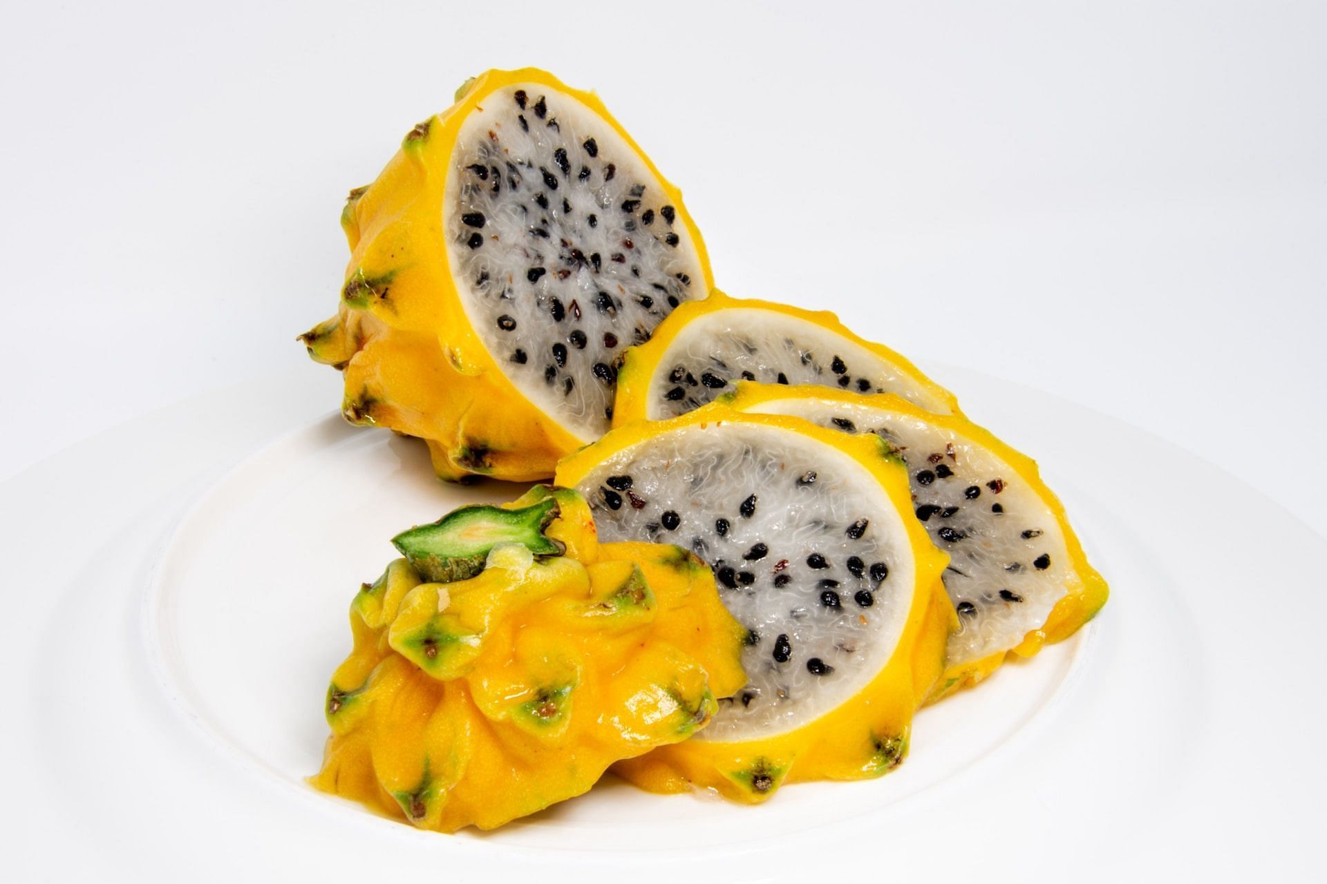 Yellow dragon fruit benefits that you must know about