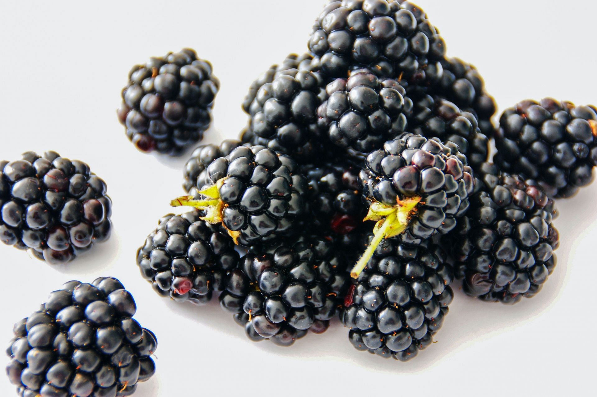 Blackberry: a nutrient-dense fruit with numerous health benefits (Image via Pexels)