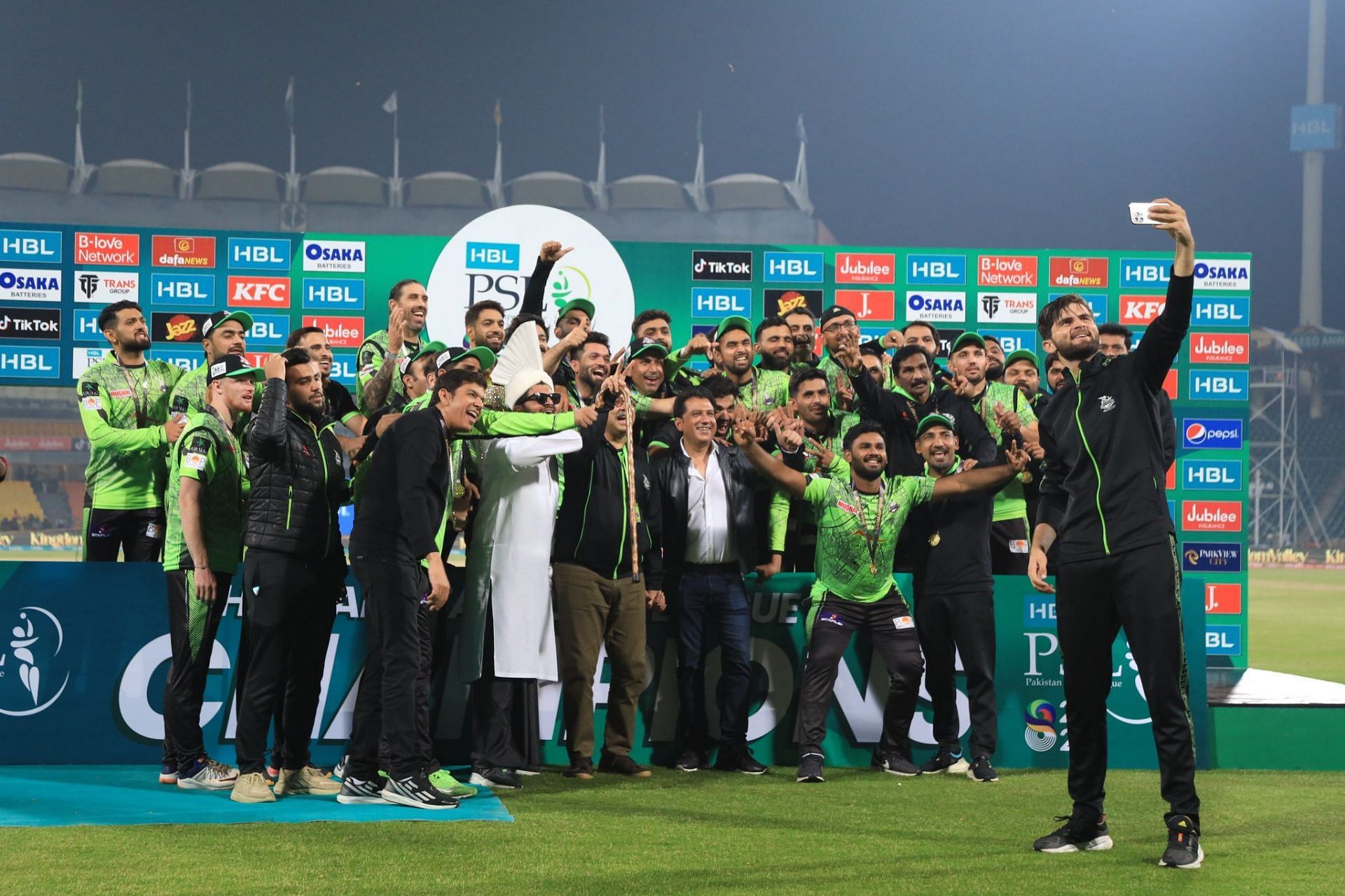 Lahore Qalandars celebrate their title win. (Credits: Twitter)