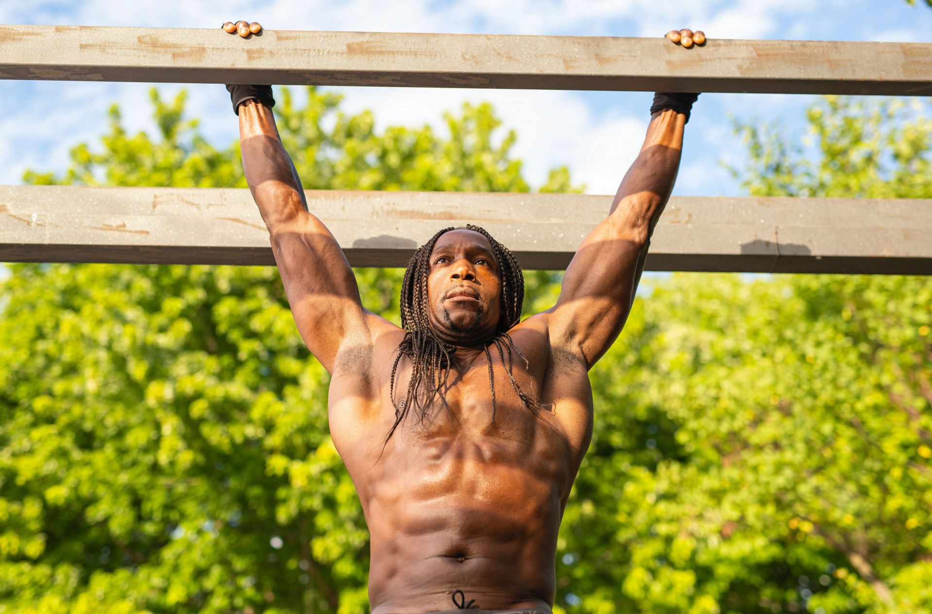 How to achieve those washboard abs? (Image via Pexels / Jimmy Ramirez)