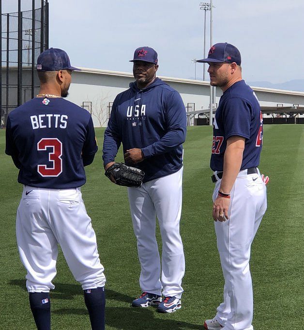 Baseball Twitter impressed watching Ken Griffey Jr. taking batting