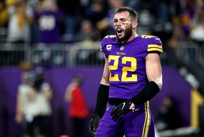 Adam Thielen returning to Vikings for 2022 season on restructured contract