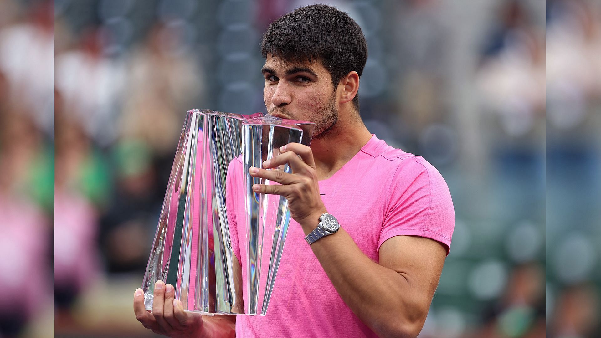 Carlos Alcaraz with his 2023 Indian Wells Open title