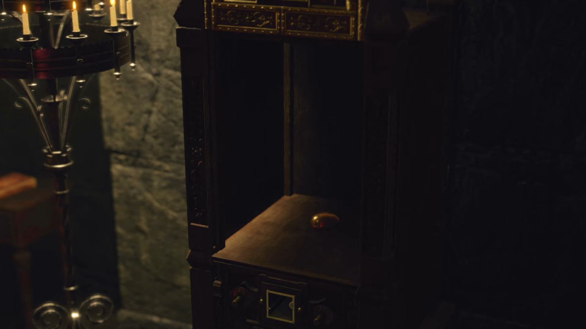 Golden Egg in a locked treasure chest in the throne room (Image via WoW Quests/ youtube.com and Capcom)