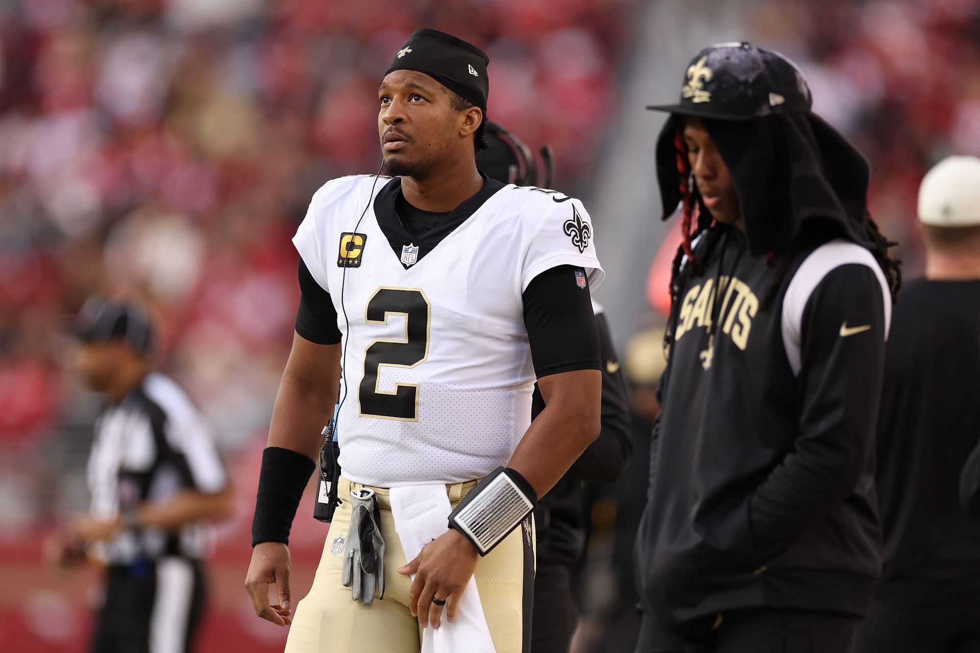 Jameis Winston takes pay cut to stay with Saints 