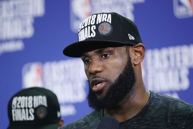 “Lesalami was lurking” – Fans roast LeBron James for speaking to media in tiny towel