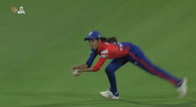 [Watch] Jemimah Rodrigues takes screamer of a catch to dismiss Hayley Mathews in WPL 2023