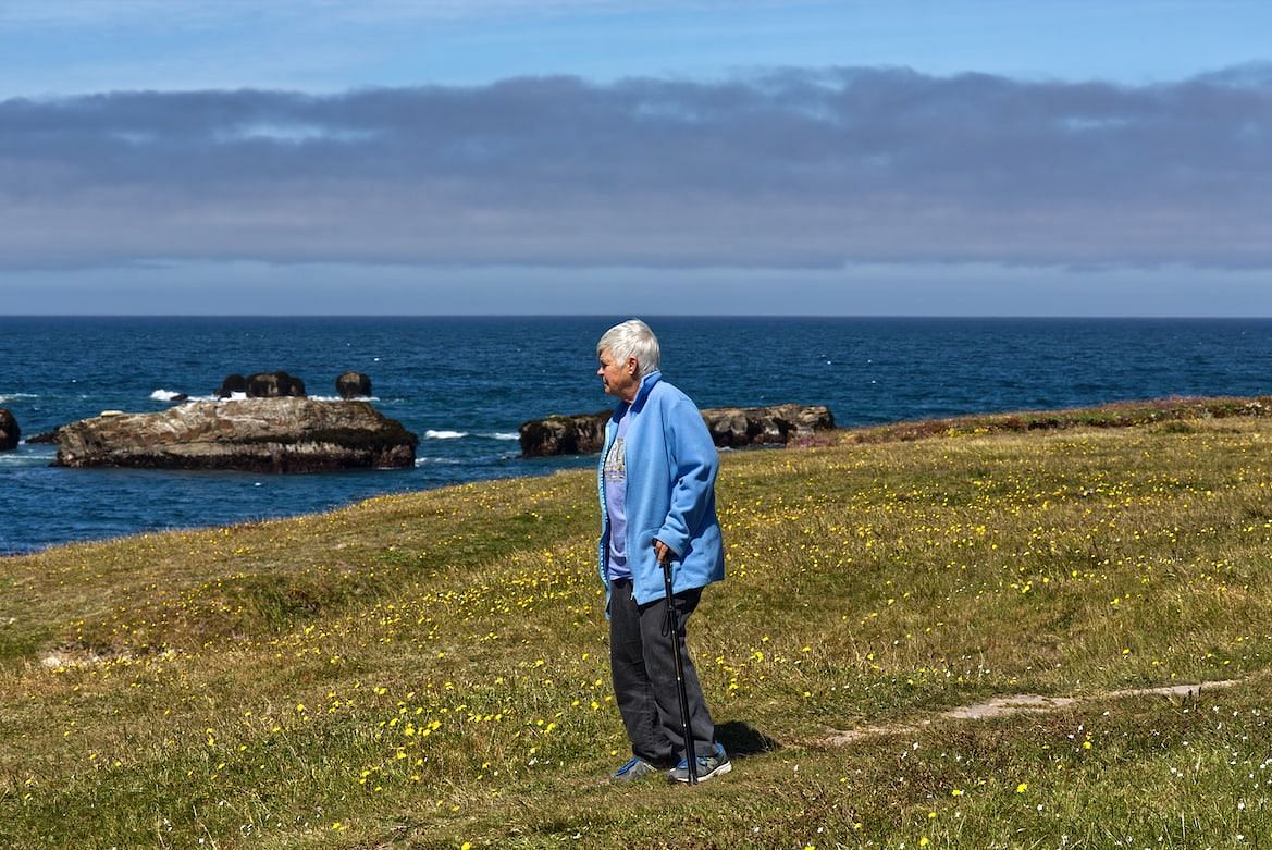 Improving Stability and Preventing Falls: Balance Exercises for Seniors (Image via Unsplash/Simon Hurry)