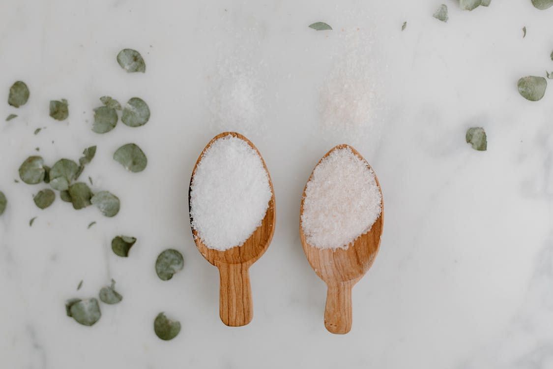 Benefits of Epsom Salt: a naturally occurring mineral compound. (Image via pexels/ Tara WInstead)