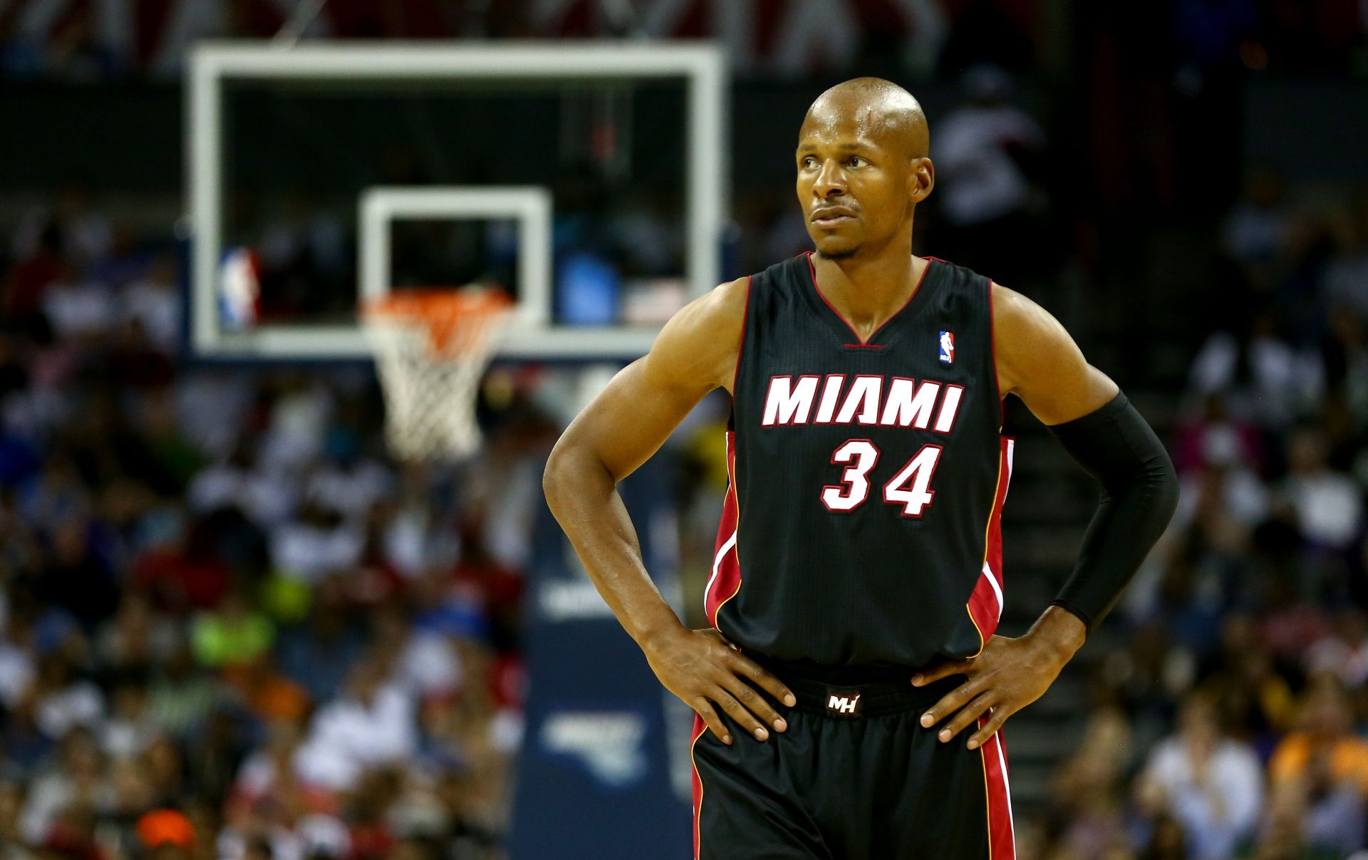 Allen held the 3-point record before Stephen Curry broke it (Image via Getty Images)