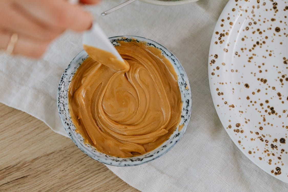 Sugar-Free peanut butter: Snacks for Diabetics (Image via Pexels/Karolina Grabowska)