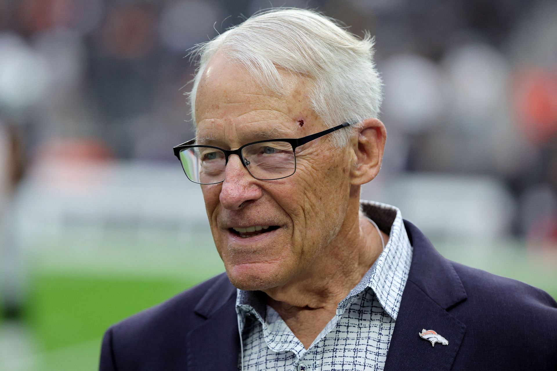 How much did the Broncos sell for? Comparing Commanders' new ownership deal  to the deal by Walmart heir Rob Walton