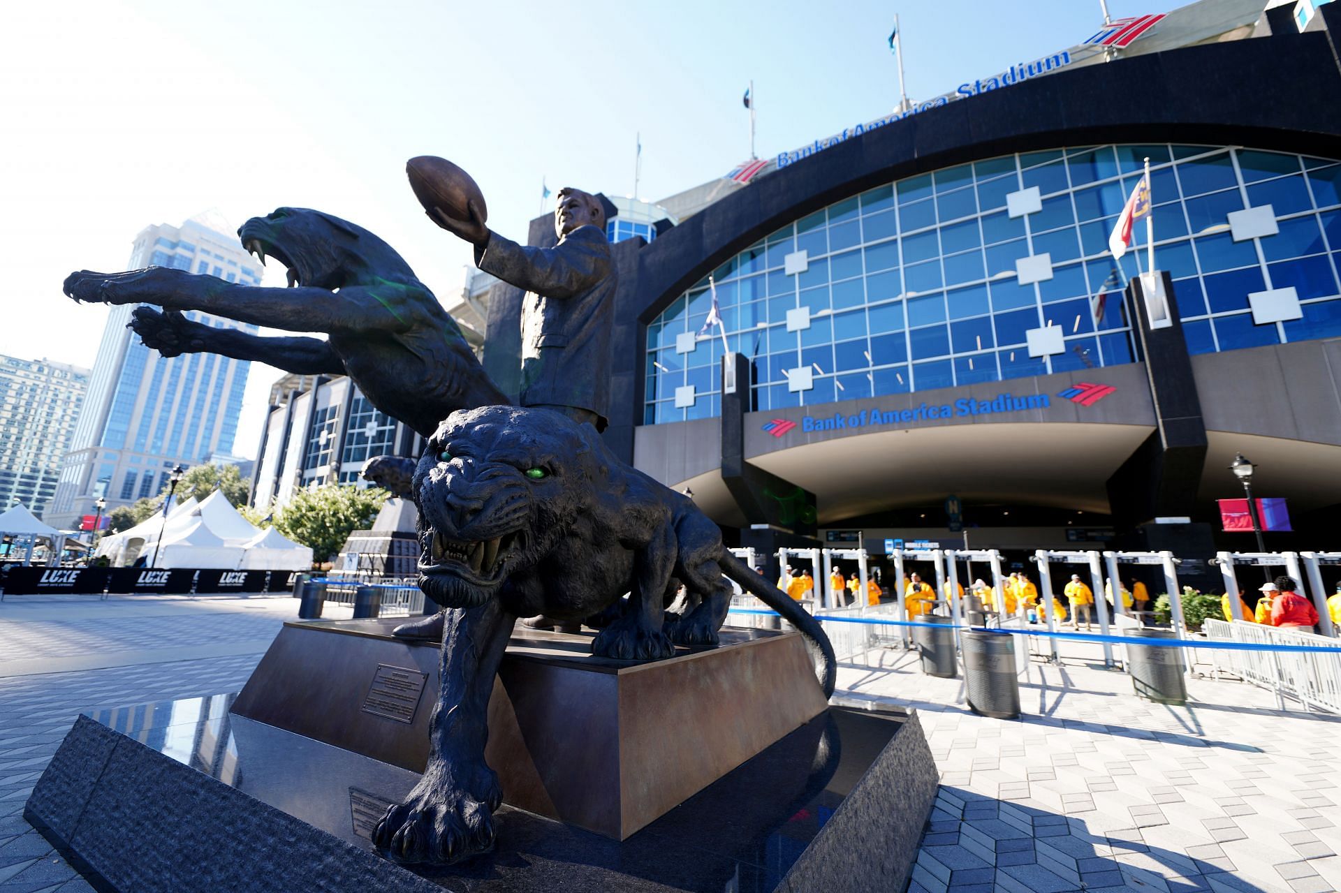 Panthers unveil statue of owner Jerry Richardson