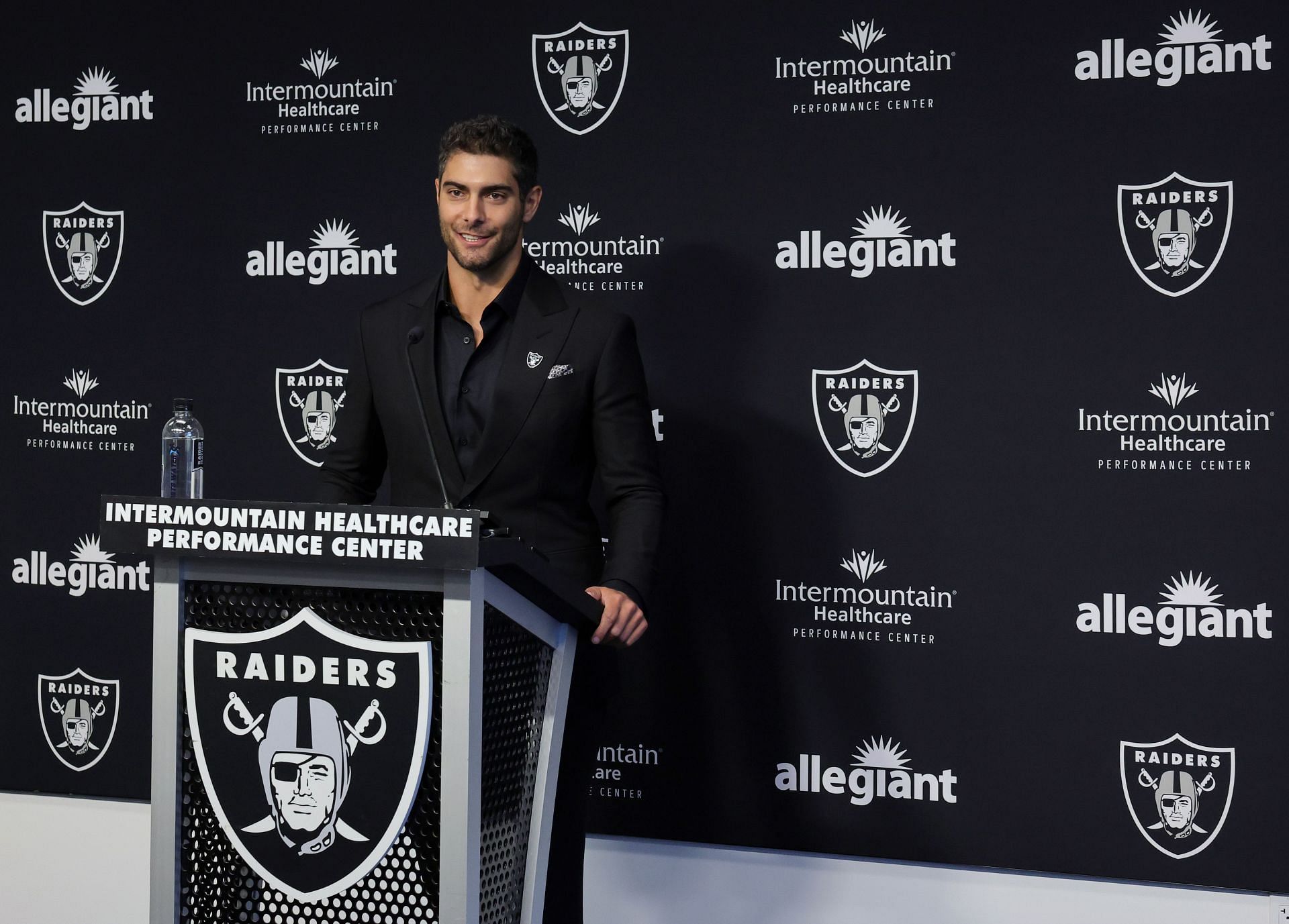 Las Vegas Raiders introduce Jimmy Garoppolo