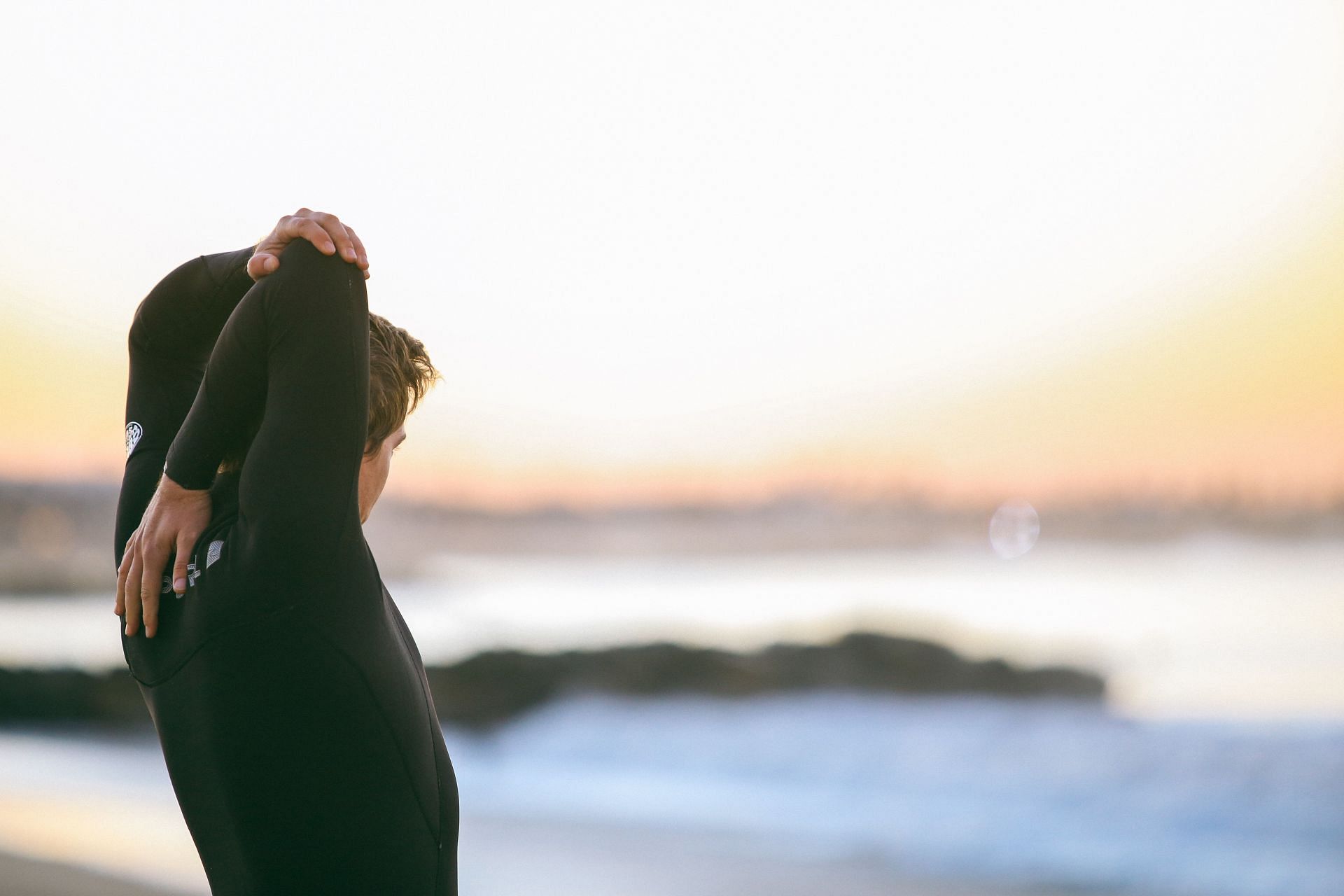 These easy stretches helps in relieving tension from the neck. (Image via Unsplash/Austn Neill) )