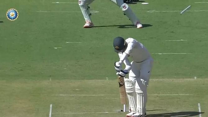 [Watch] India's Mohammed Shami castles Peter Handscomb with an absolute jaffa during IND vs AUS 4th Test