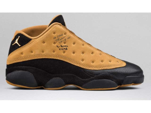 different color jordan 13