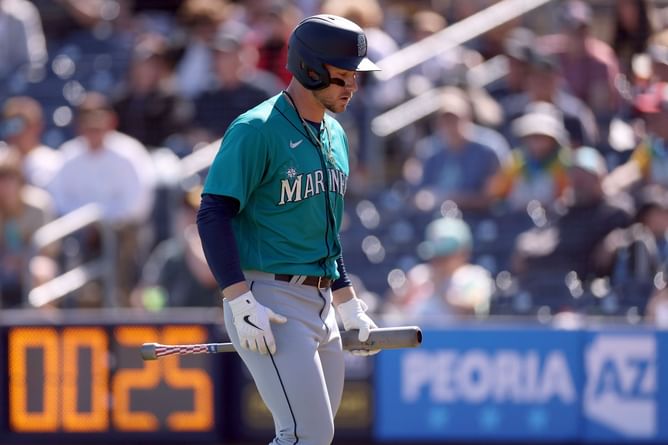 Seattle Mariners fans relieved as outfielder Jarred Kelenic pulled from Spring Training game with minor quad tightness: "Thank god he wasn’t traded"
