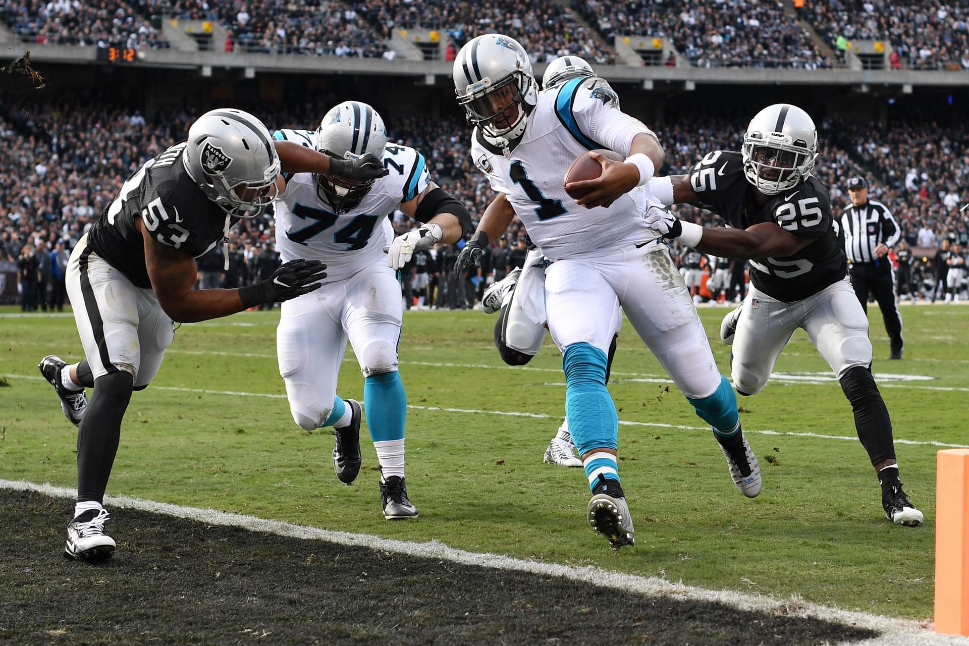 Carolina Panthers v Oakland Raiders