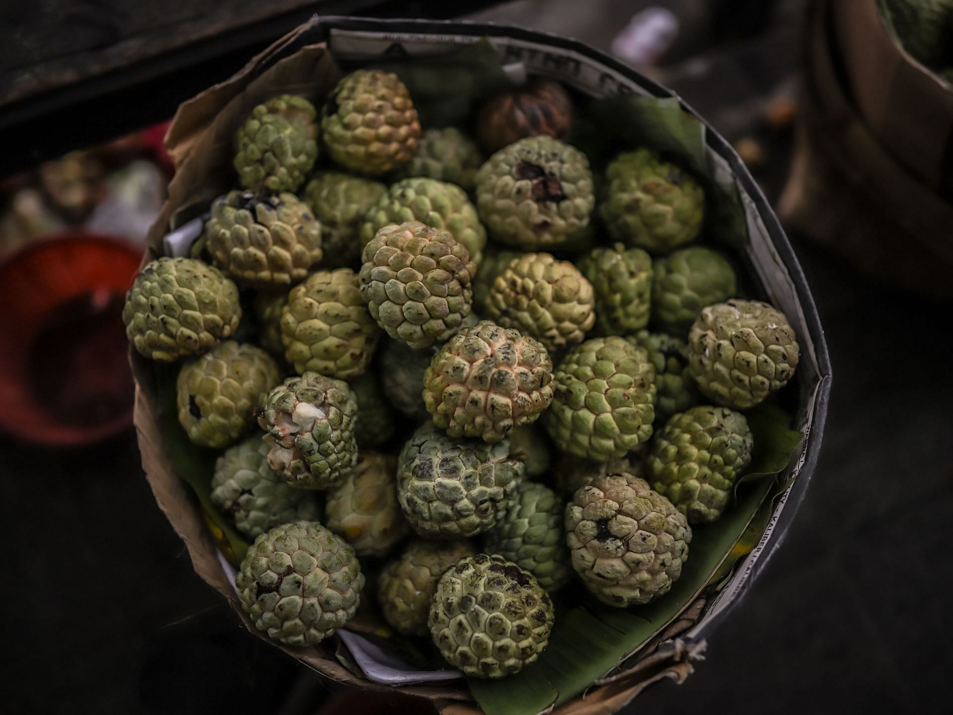 The fruit has a sweet, fragrant flavor and is often used to make desserts and drinks (Image via Pexels)