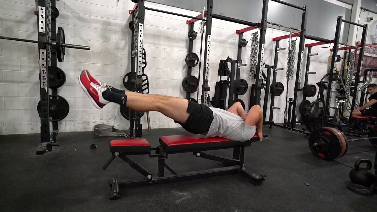 The exercise primarily targets the core muscles, including the rectus abdominis, transverse abdominis, and obliques (Old School Gym/ Youtube)