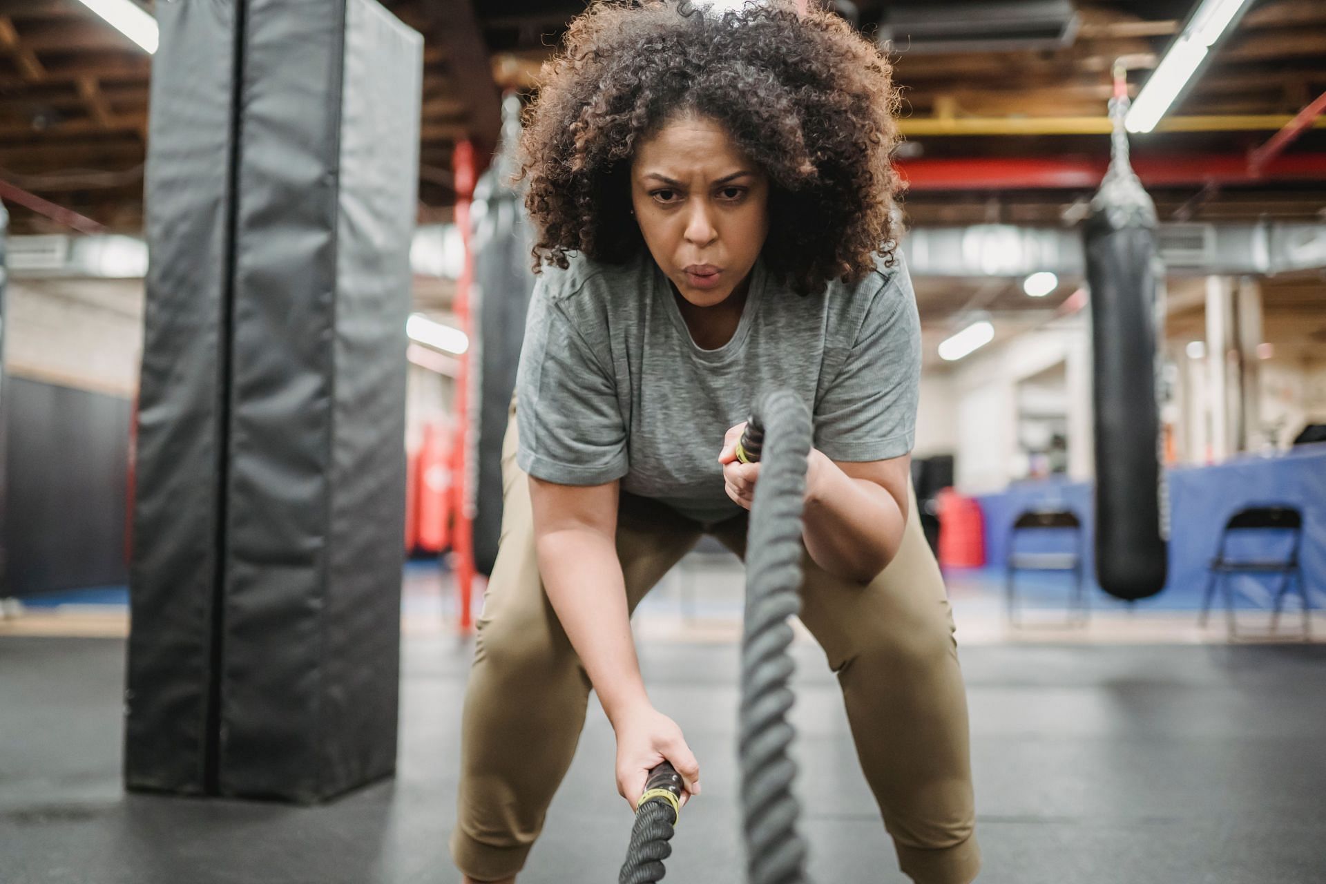 Include variety in your workout to not become bored. (Image via Pexels/Julia Larson)