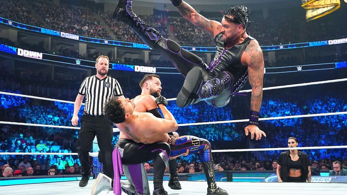 Legado Del Fantasma could not help Rey Mysterio on SmackDown.