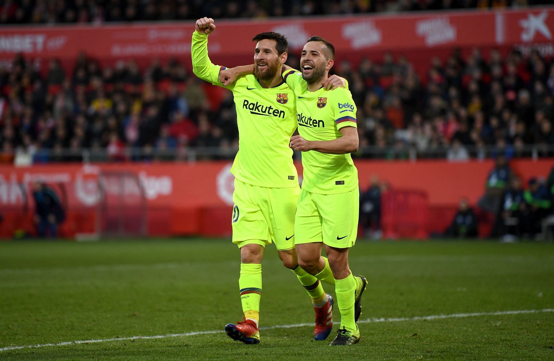 Jordi Alba alongside Lionel Mess