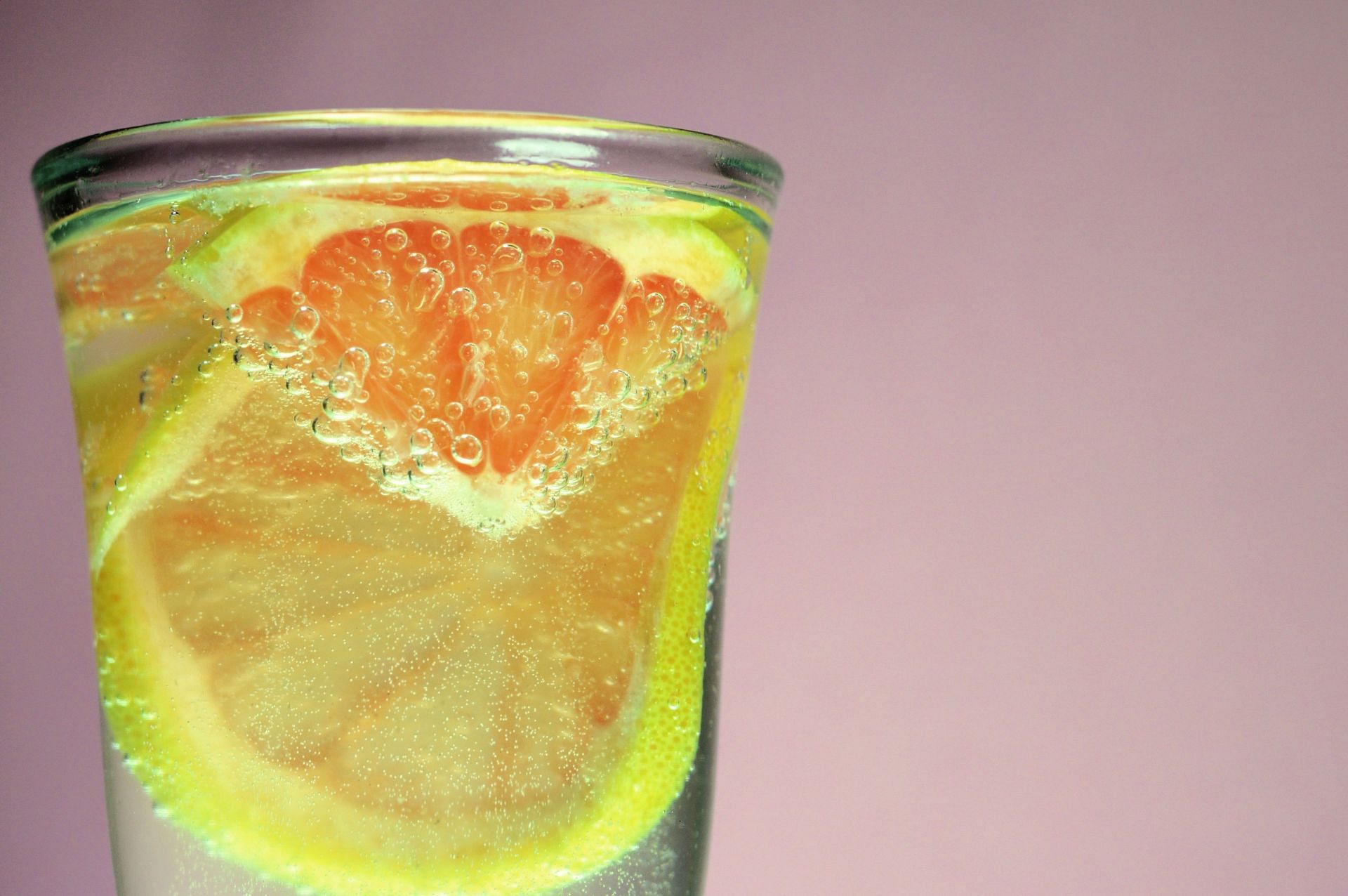 Grapefruit juice is a refreshing and delicious drink that is enjoyed by many people around the world (Image via Pexels)
