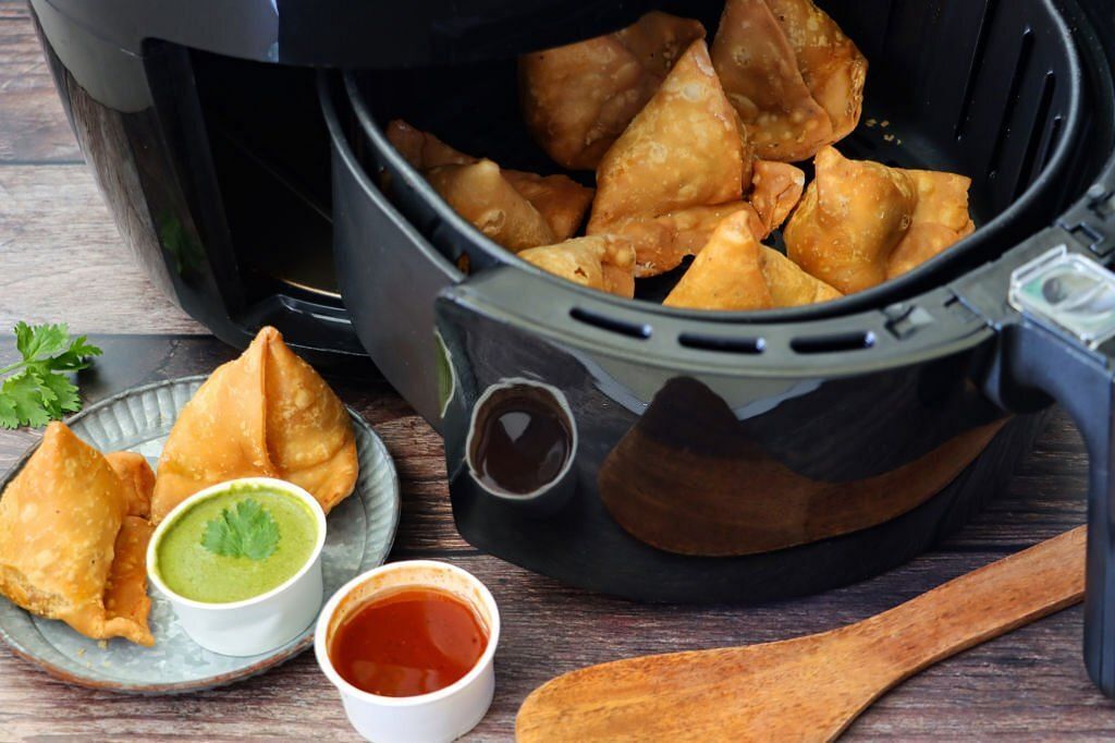 Crispy and Delicious: Air Fried Samosas with lots of health benefits (Image via iStockPhoto)