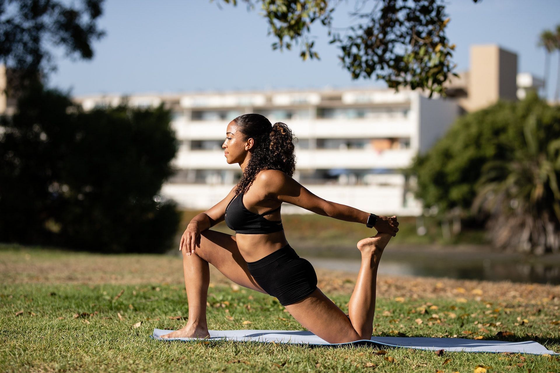 Stretching the calves is one of the best stretches to do before running. (Photo via Pexels/Ketut Subiyanto)