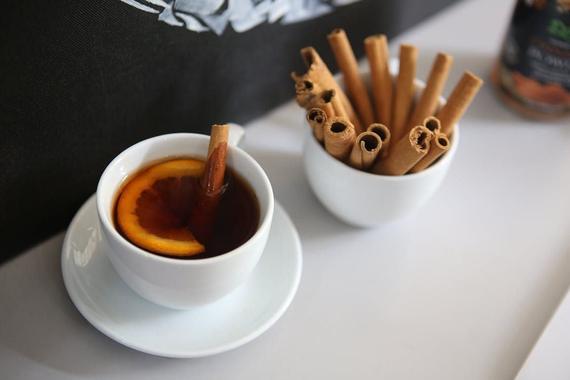 Side Effects of Cinnamon: can cause rare allergic reactions.(image via Pexels/Ngo Trong)