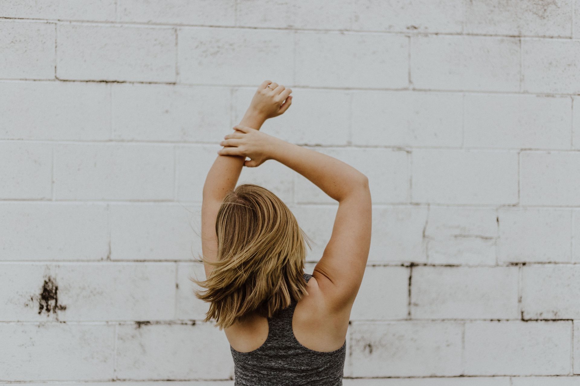 Helps improve posture and balance (Image via Unsplash/Priscilla Du Preez)