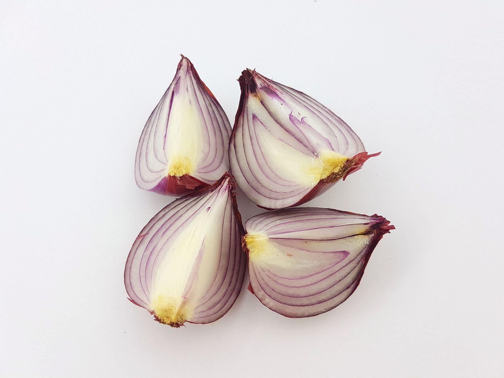 Anthocyanins make onions good for you (Image via Unsplash/Burhan Rexhepi)