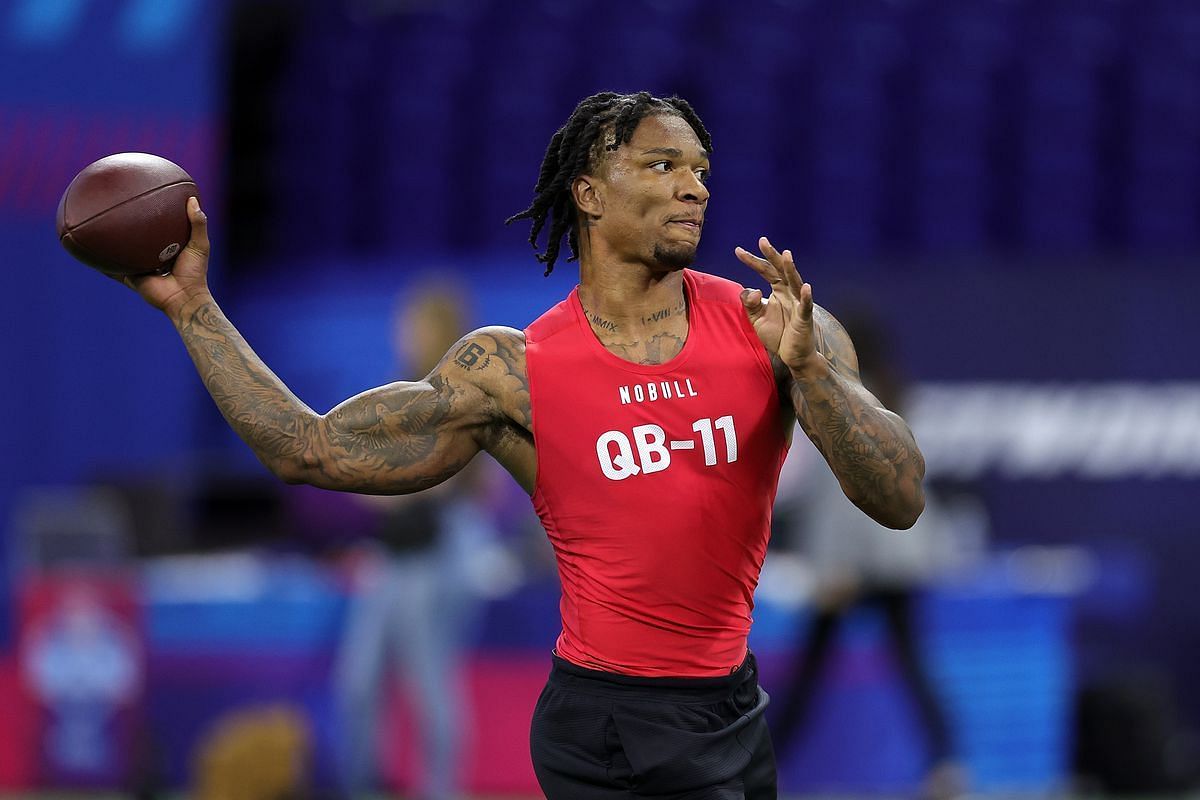 CJ Stroud hand size: What is QB's hand measurement, height, and weight at  the 2023 NFL Combine - DraftKings Network