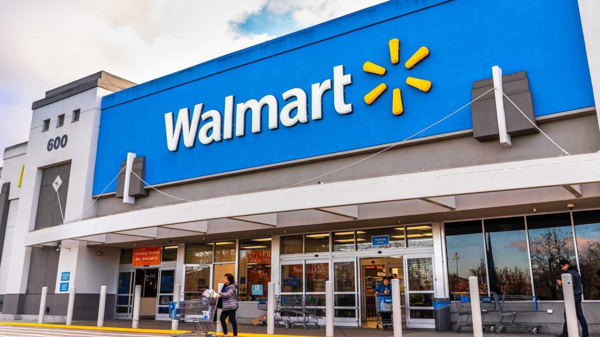 Walmart store closure in Portland, Oregon to affect over 600 employees (Image via Sundry Photography/Getty Images)