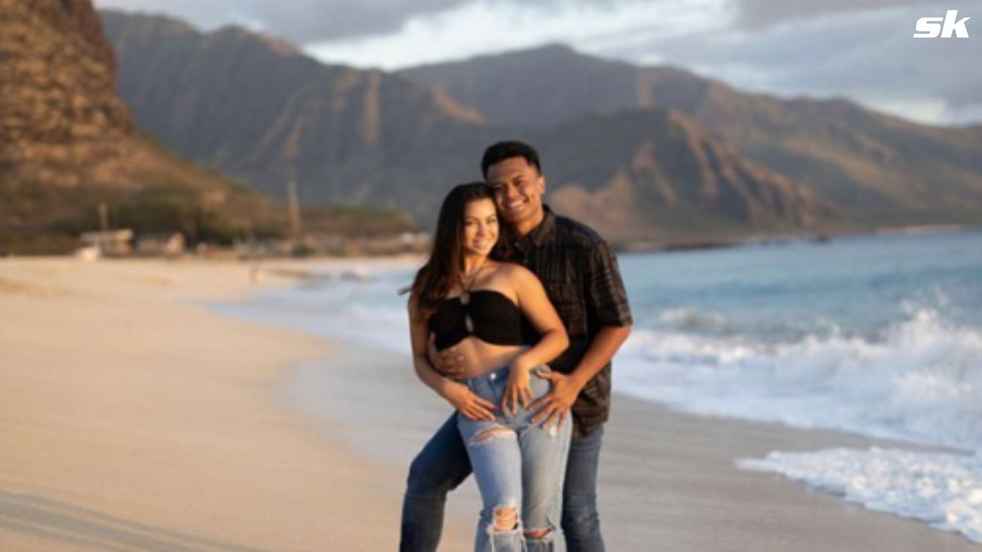 Kamalani is dating Hawaii-based musician, Dillon Pakele.