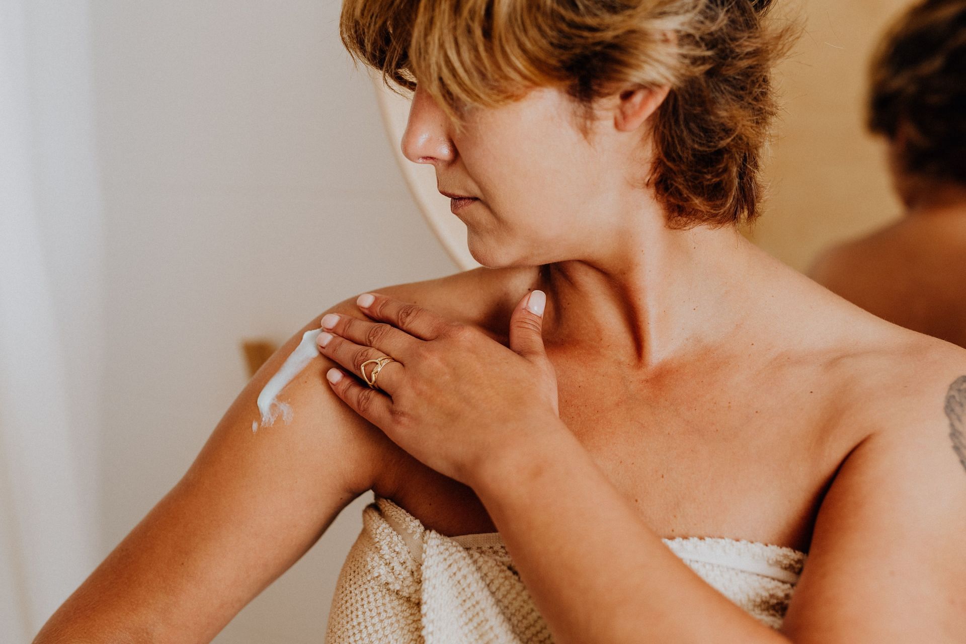 Home remedies for skin tags are beneficial. (Image via Pexels/Karolina Grabowska)