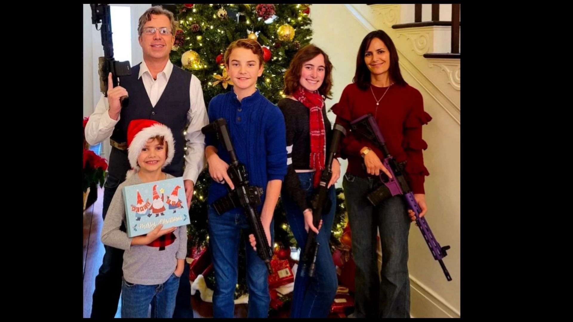 Andy Ogles and his family in a Christmas card in 2021 (Image via Twitter/krassenstein)