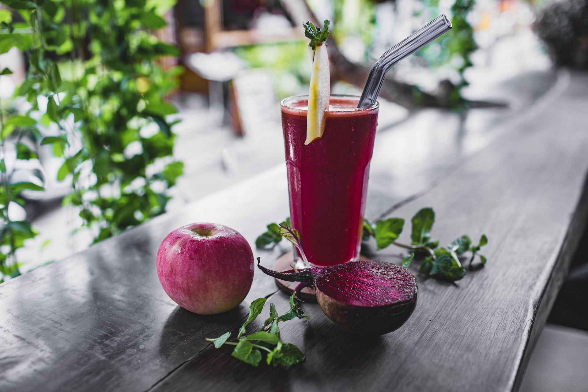Apple juice is a popular beverage made from apples (Image via Pexels)