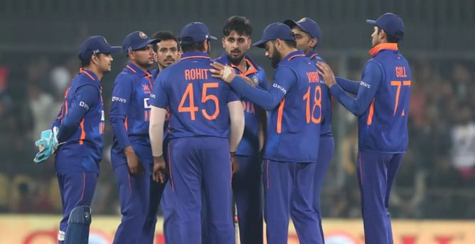 Wasim Jaffer picks India's playing 11 for 1st ODI vs Australia; Shubman Gill and Ishan Kishan to open