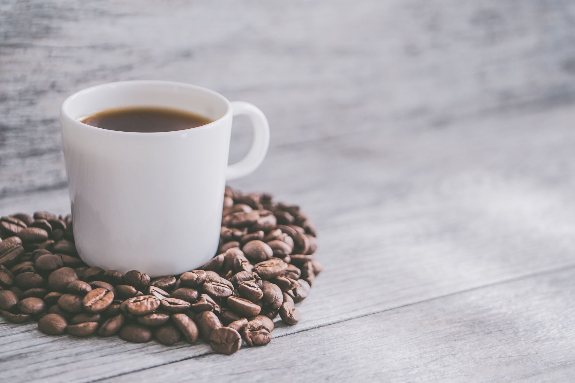 Caffeine delays fatigue. (Image via Unsplash/ Jessica Lewis)