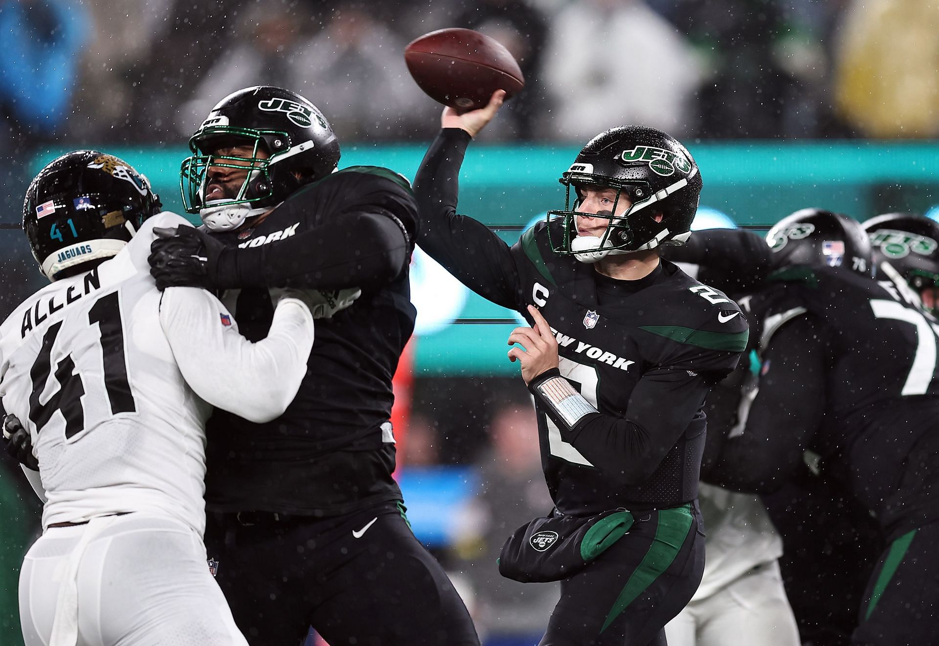 Zach Wilson #2 of the New York Jets passes during the 1st half of the game Jacksonville Jaguars