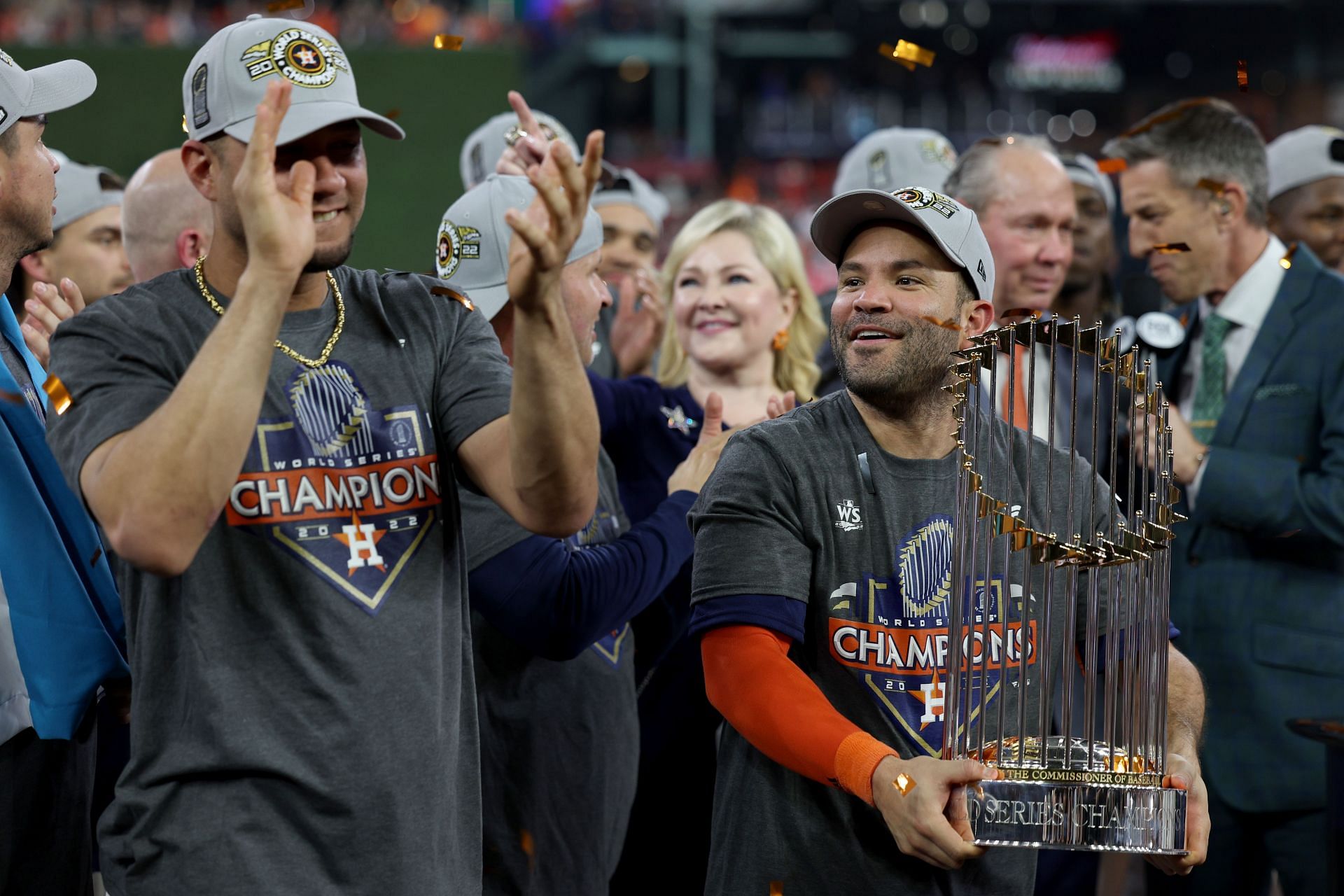 Altuve named 2017 AL Hank Aaron Award winner