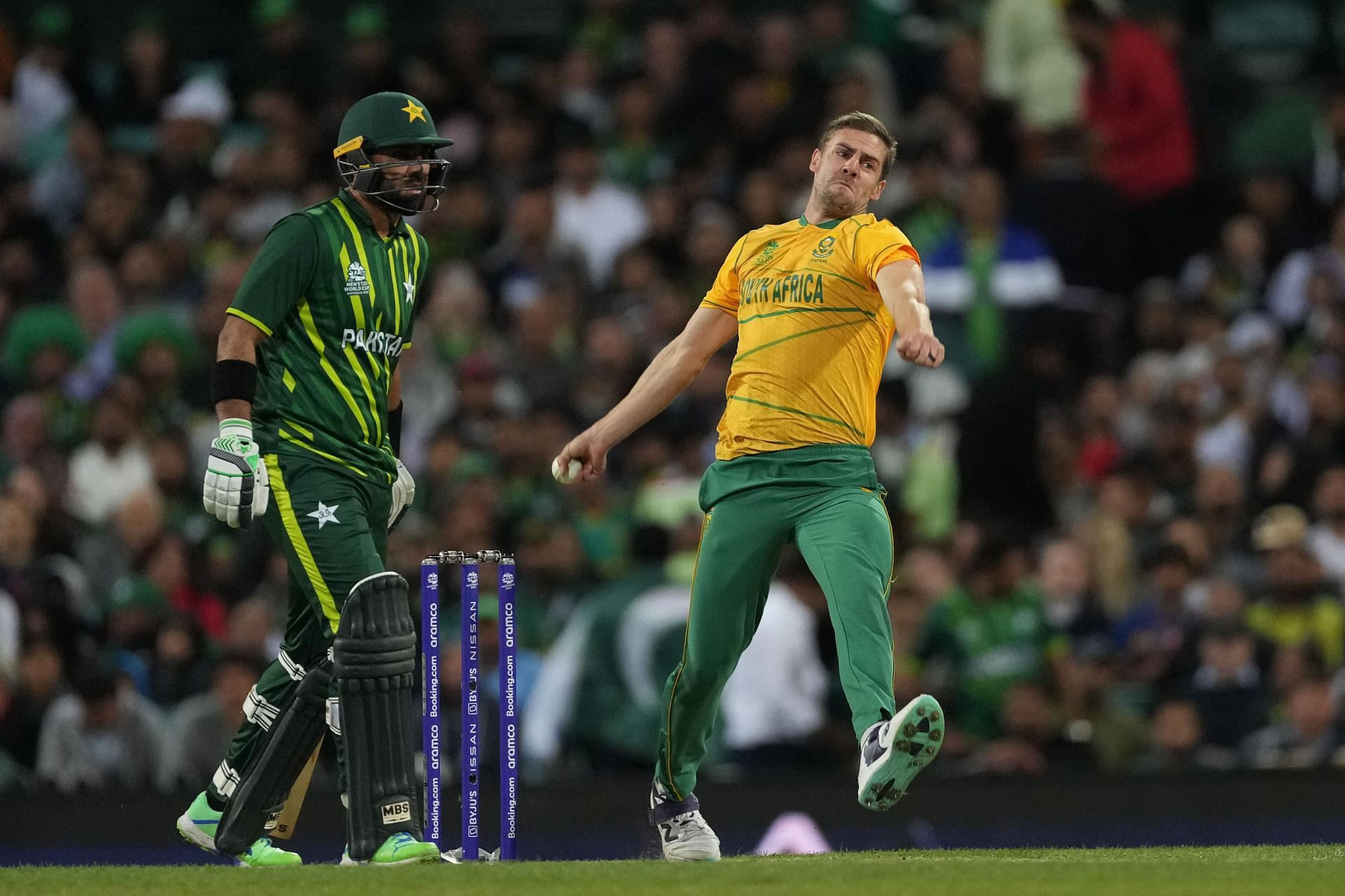 Anrich Nortje bowls during the 2022 ICC Men&#039;s T20 World Cup. (Pic: Getty Images)