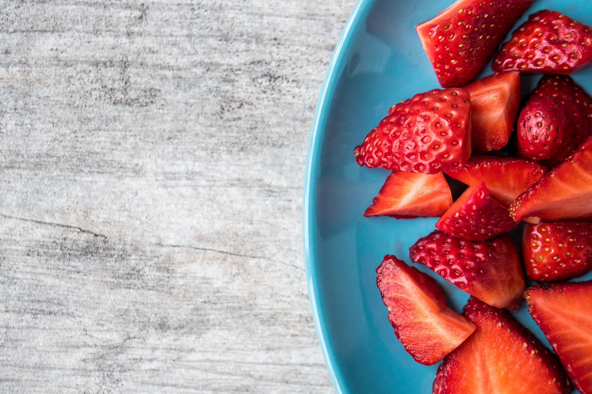 The MIND diet emphasizes consuming more fruits. (Image via Pexels / Jessica Lewis)