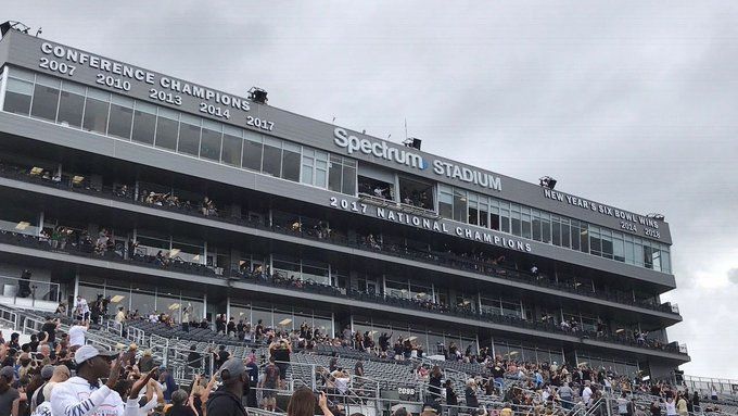 MLB fans mock the Tampa Bay Rays after banner honoring club's mediocre 2022  season